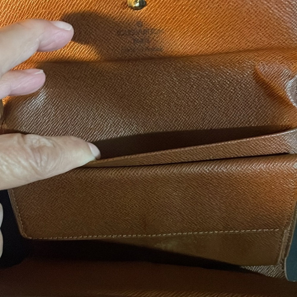 Louis Vuitton trifold passport wallet in monogram - Picture 6 of 11